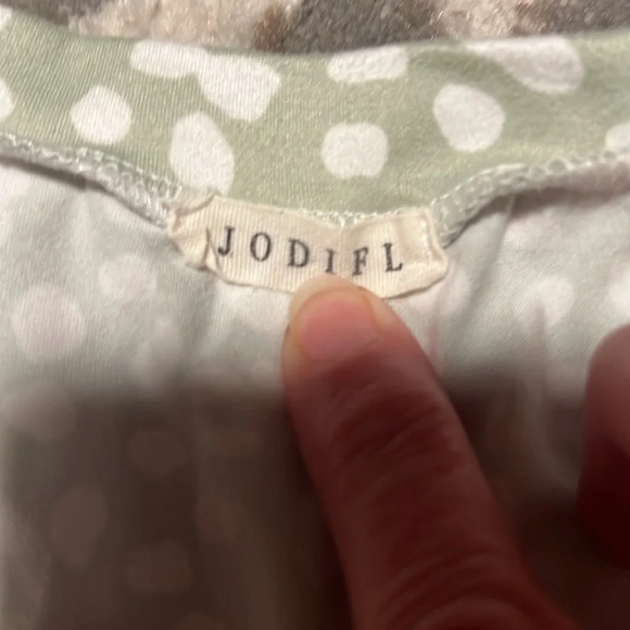 Jodifil knit v neck top. Super soft and stretchy. Size small. - Picture 3 of 3